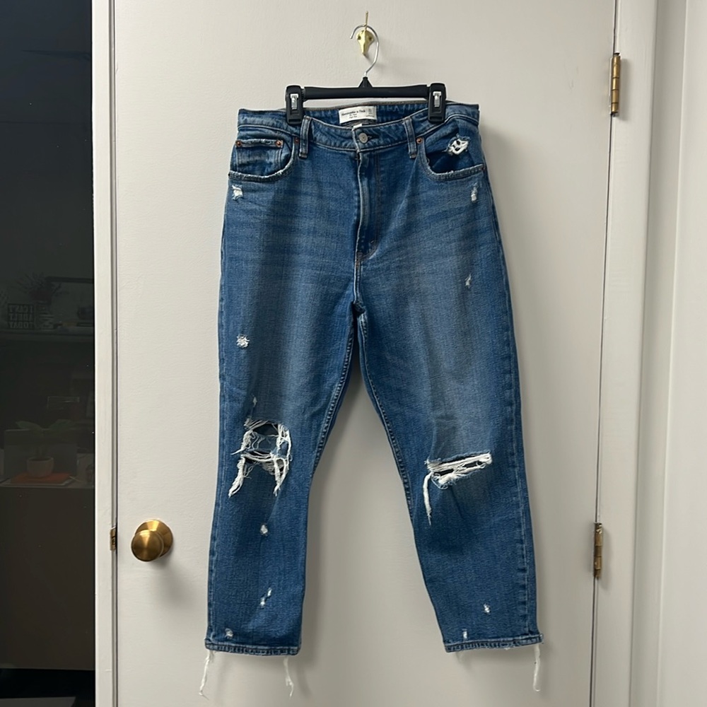 Abercrombie & Fitch The Mom High Rise Jean
